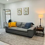 Koze 2 Bedroom Duplex Home With King & Queen Beds, Near Everything Trendy