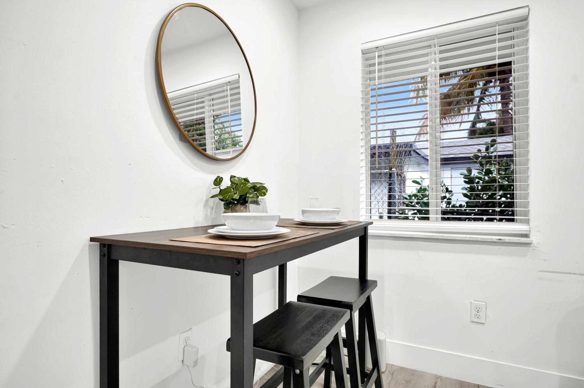 Koze 2 Bedroom Duplex With King & Queen Beds, Near Everything Trendy * Miami