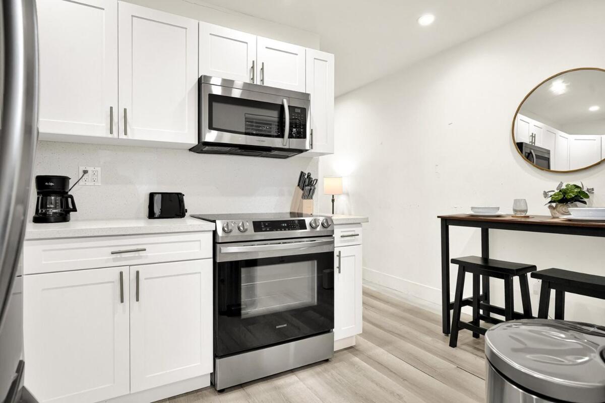 Koze 2 Bedroom Duplex With King & Queen Beds, Near Everything Trendy